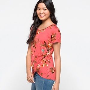 NWT! Nine Britton Levie Knot Front knit tee in medium, floral stretch shirt